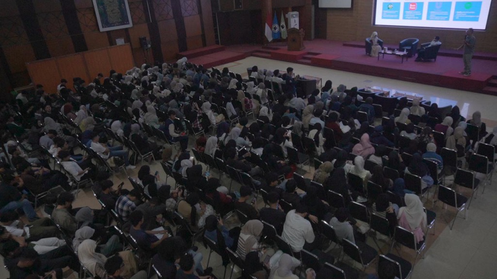 Fikom Unisba Gaet CEO Bitjara.id dan Jayrosse Kupas Peran AI dalam Industri Kreatif di Studium Generale 2025