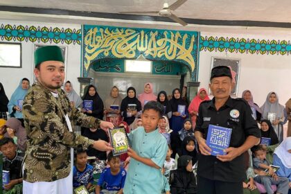 Juli 2025. Sepuluh mahasiswa Universitas Islam Bandung (Unisba) dari Kelompok 07 Kuliah Kerja Nyata (KKN) mewarnai RW 07 Desa Cibatu dengan serangkaian kegiatan bermakna yang merangkum aspek edukatif, spiritual, sosial, lingkungan, hingga ekonomi digital warga.