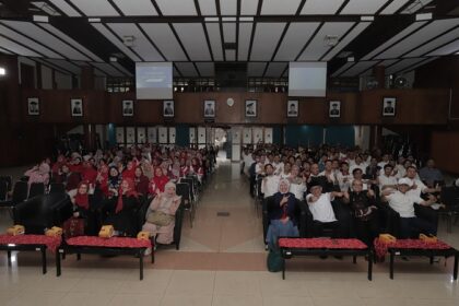 Pertemuan Tendik Unisba: Purnatugas, Lomba Kreatif, dan Semarak HUT ke-80 RI
