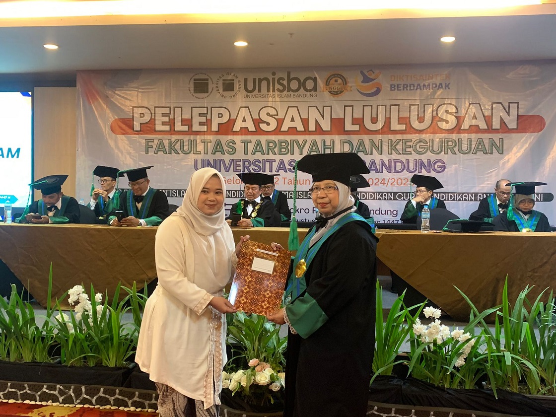 Unisba Rayakan Kelulusan 144 Mahasiswa Fakultas Tarbiyah dan Keguruan Lewat Sidang Senat Terbuka