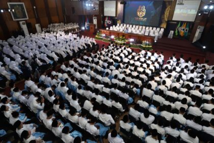 Rektor Unisba Kukuhkan 2.000 Mahasiswa Baru, Tegaskan Pentingnya Jadi Mujahid, Mujtahid, dan Mujaddid