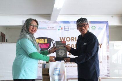 Unisba dan Apindo Bekasi Galang Gerakan Desa Bersih, Satukan Kepedulian Lingkungan dan SDGs di World Clean Up Day 2025