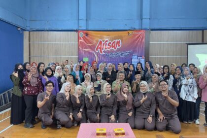 FK Unisba dan Puskesmas Margaasih Latih Kader Posyandu Desa Nanjung Lewat Program 'ARISAN'