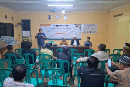 PKM Unisba Hadir di Cinunuk: Dorong Pemanfaatan Biopori dan Lampu Jalan Tenaga Surya