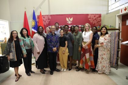 KBRI Windhoek Perkokoh Diplomasi Budaya Lewat Workshop Tenun Wastra Nusantara di Dua Kota Namibia